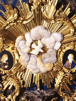 Stoup decorated with the Annunciation