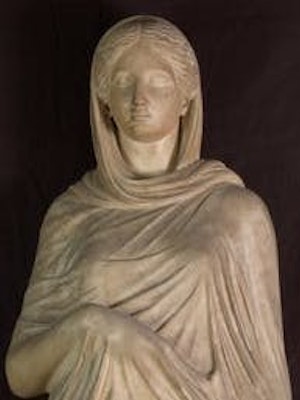 Female statue with ideal portrait