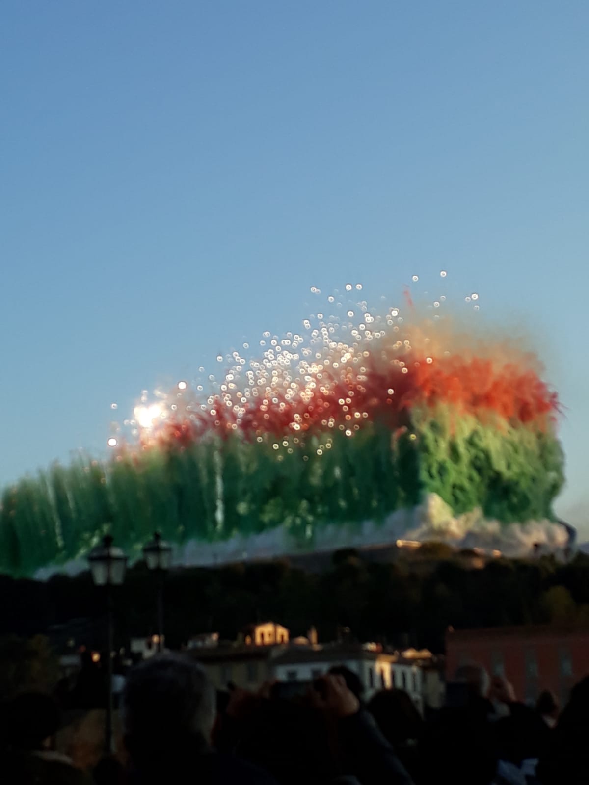 City of Flowers in the Sky. Cai Guo-Qiang creates a daytime explosion event for the city of Florence