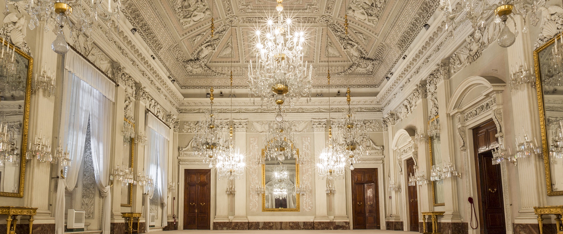 Maggio Musicale Fiorentino presents concerts of Mozart Cycle in the White Room of Pitti Palace